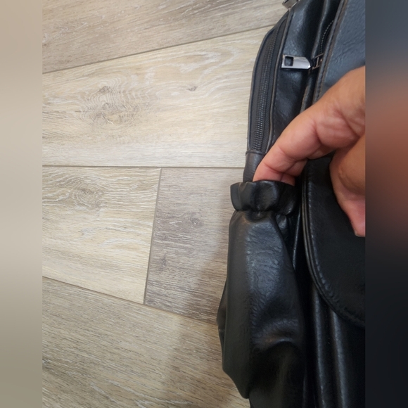 Jeep Vintage Black Leather Buluo Backpack for Men - Picture 7 of 13